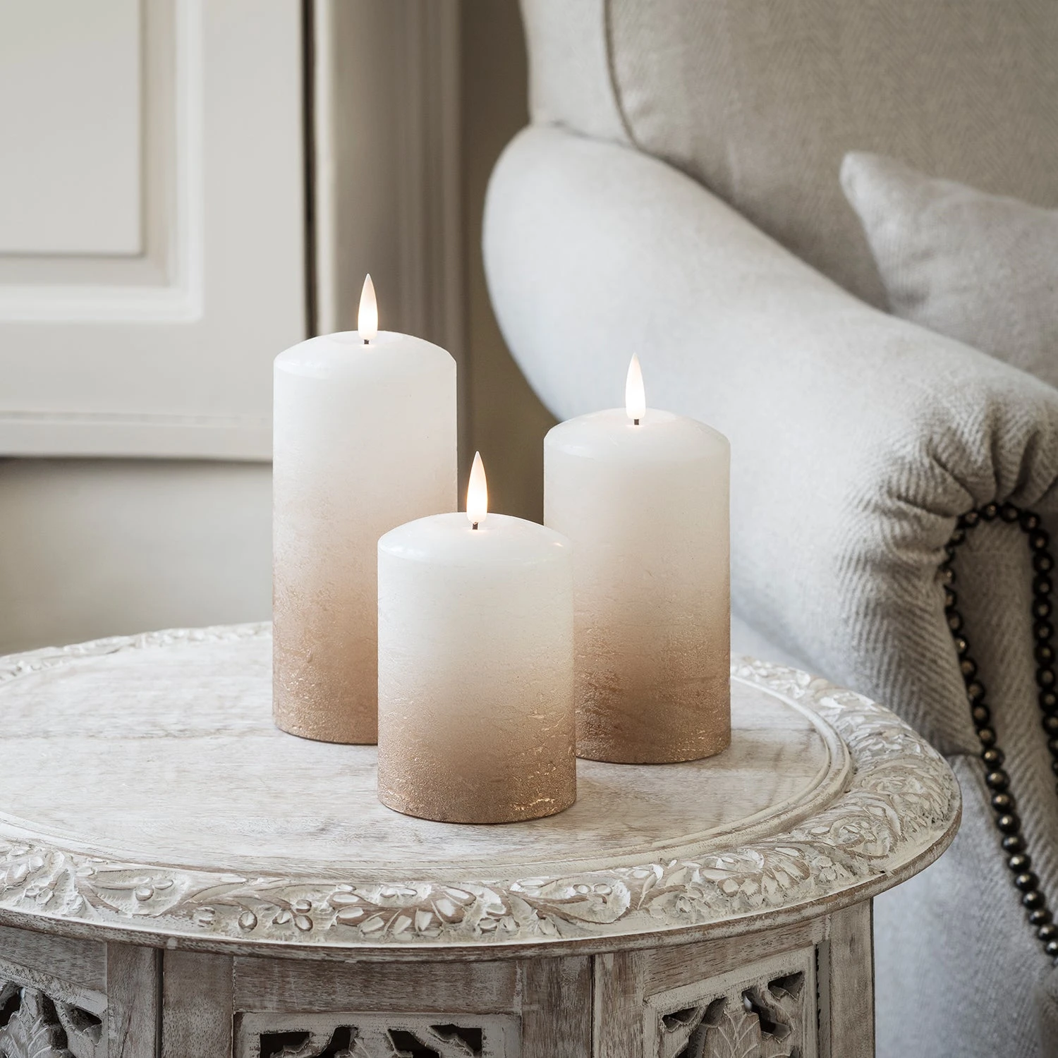 Lot De 3 Bougies Piliers TruGlow® Effet Ombré Bronze Avec Télécommande 2 Lot De 3 Bougies Piliers TruGlow® Effet Ombré Bronze Avec Télécommande – Image 2