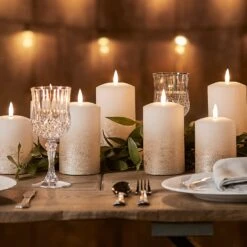 Lot De 3 Bougies Piliers TruGlow® Effet Ombré Bronze Avec Télécommande 7 Lot De 3 Bougies Piliers TruGlow® Effet Ombré Bronze Avec Télécommande -Light4fun Boutique CA19007 Lot de 3 Bougies Ombre Bronze True Glow TruGlow Table Close P2