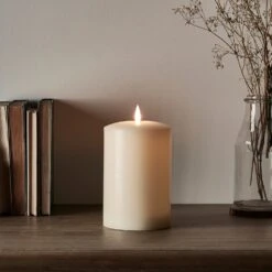 Petite Bougie Cierge à LED TruGlow® De 15cm 17 Petite Bougie Cierge à LED TruGlow® De 15cm -Light4fun Boutique CA19020 Petite Bougie Pillier TruGlow Close P1