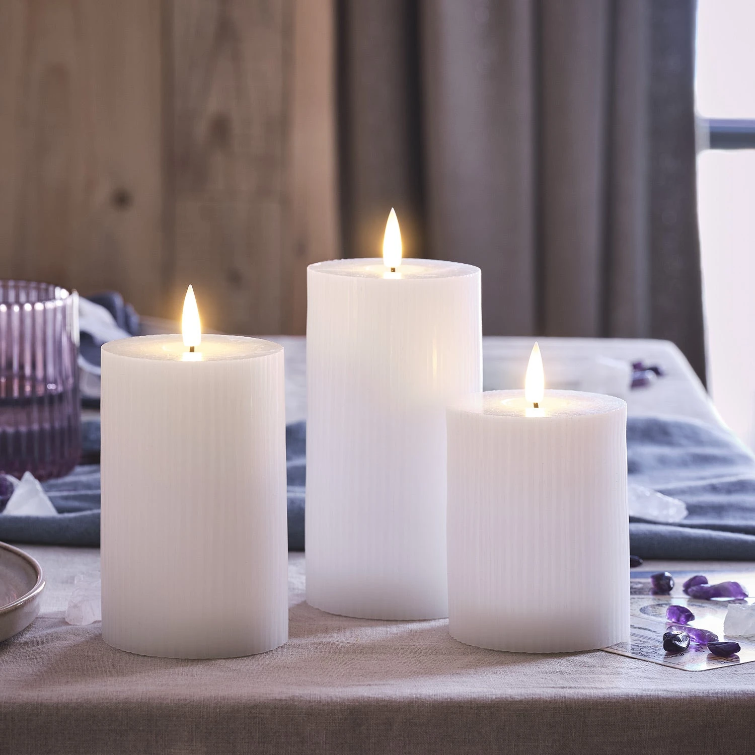 3 Bougies Piliers TruGlow® Blanches à LED Avec Télécommande 5 3 Bougies Piliers TruGlow® Blanches à LED Avec Télécommande – Image 5