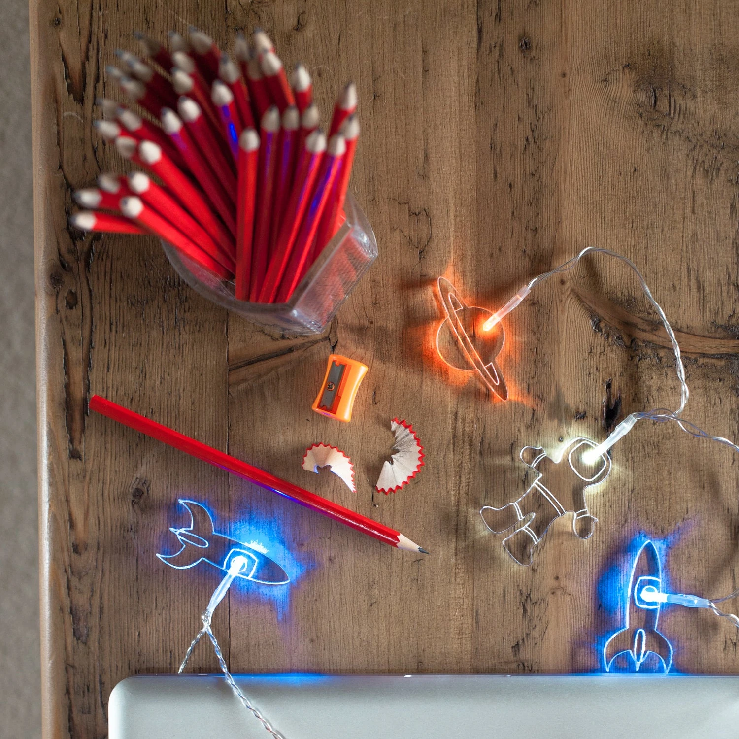 Guirlande Lumineuse Enfant 12 LED – Fusée, Planète, Astronaute 2 Guirlande Lumineuse Enfant 12 LED – Fusée, Planète, Astronaute – Image 2