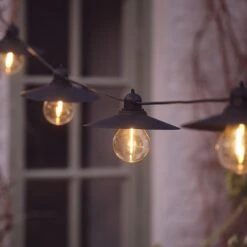 Guirlande Guinguette Solaire à 6 Ampoules Avec Abat-Jour Au Style Industriel 8 Guirlande Guinguette Solaire à 6 Ampoules Avec Abat-Jour Au Style Industriel -Light4fun Boutique SL25010 guirlande guinguette solaire a ampoules avec abat jour au style industriel 1